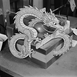 Chatouiller la queue du dragon : signification d’une expression nucléaire